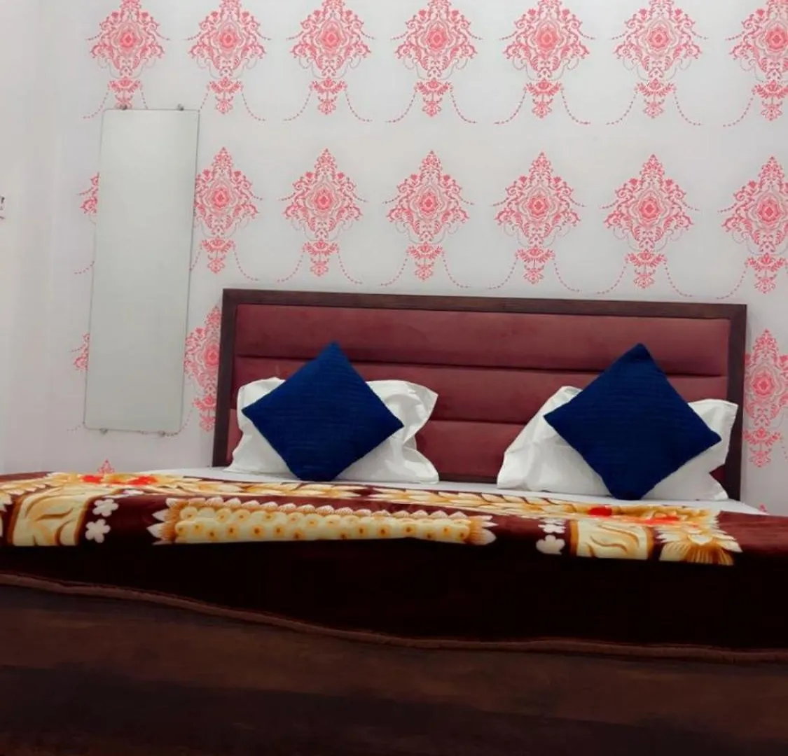 Shree Radhe Shyam Homestay - Walkable Distance To Sri Kashi Vishwanath Temple And Ganga Aarti Varanasi India