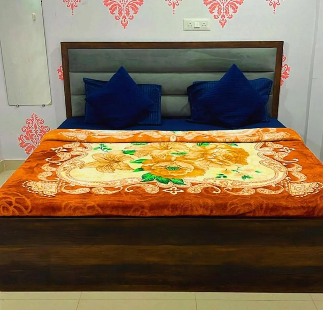 Апартаменты Shree Radhe Shyam Homestay - Walkable Distance To Sri Kashi Vishwanath Temple And Ganga Aarti Варанаси