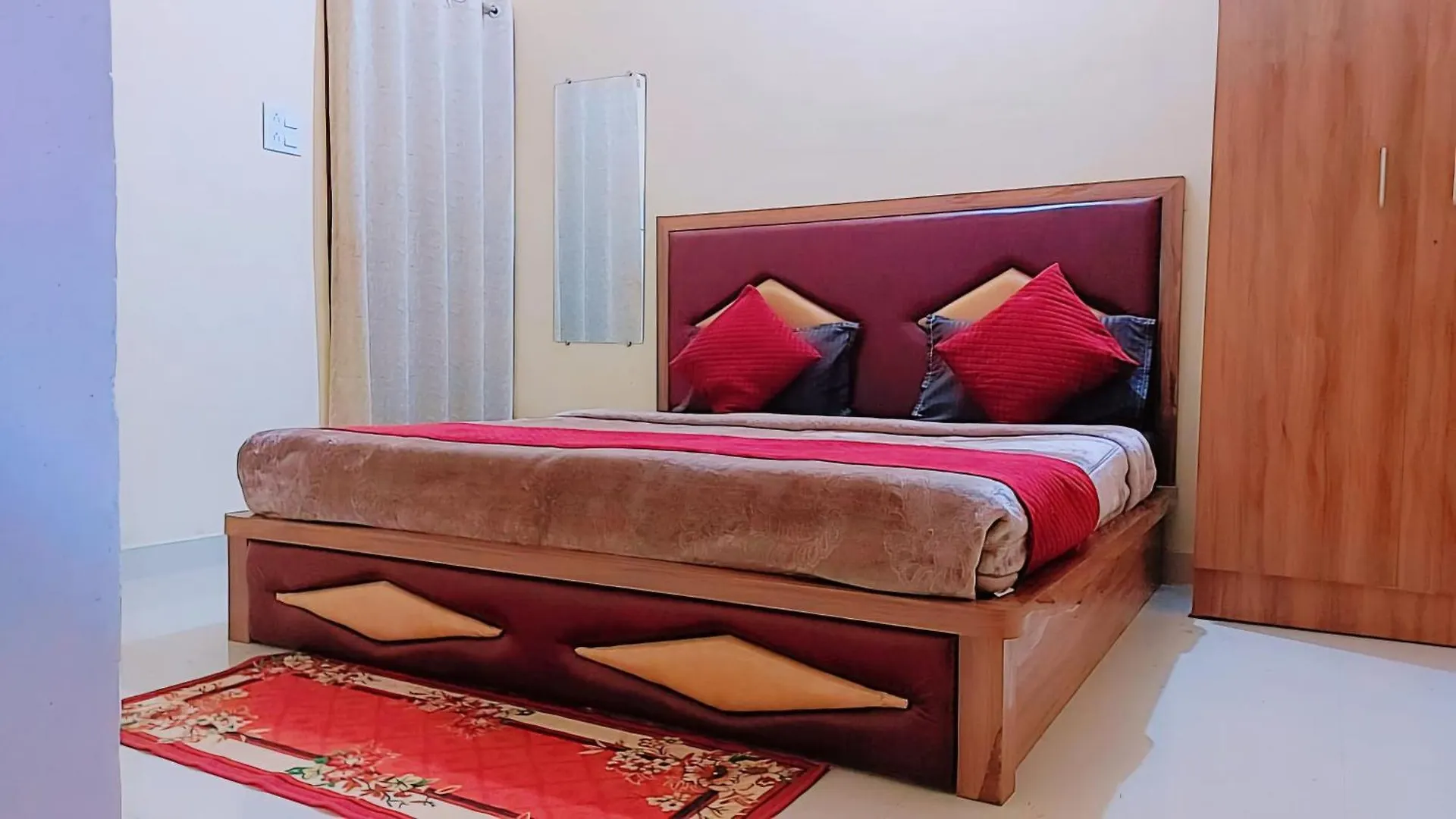 Shree Radhe Shyam Homestay - Walkable Distance To Sri Kashi Vishwanath Temple And Ganga Aarti Varanasi Apartment